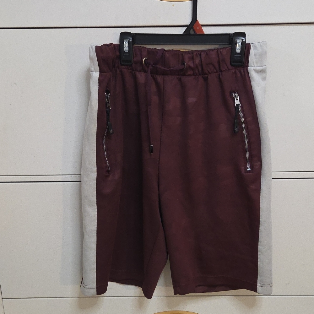Men's Athletic Shorts in Maroon and Gray Medium Sz [1304]
